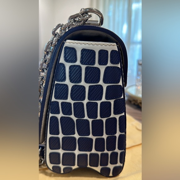 SOLD Louis Vuitton Epi Savane Twist Shoulderg Bag MM Blue - Picture 6 of 10
